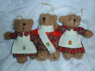 Three Christmas Bears
<p>These three little bears were kind enough to pose for me after I did a little stitching on their outfits.&nbsp; The two girls are wearing Aida cloth aprons and the boy is wearing an Aida cloth scarf.</p>
Keywords: teddy bear
