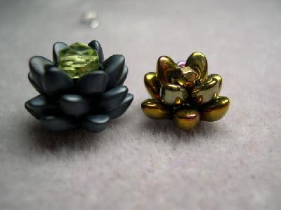 Mini Flowers Close-up
Keywords: beads