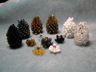 Pinecones & Flowers
<p>Pinecones in various colors and little flowers made from the first few rows of the pattern. :)</p>
<p>Enjoy!&nbsp;&nbsp; Barb</p>
