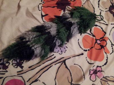 Green, black, and gray yarn tail
