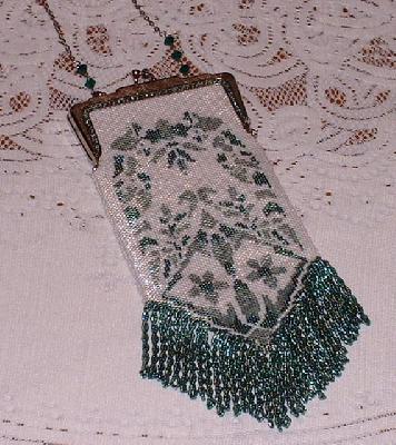 Front of Peyote Beaded Purse
Keywords: beads