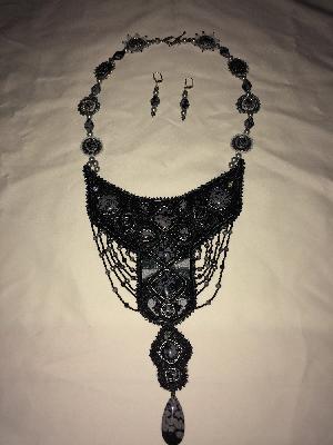 Vulcan High Counsel Ceremonial Collar
<p>Yes, I can see Spock's mother wearing this set to a high counsel meeting....</p>
<p>This is using snow flake jasper cabochons, Swarovski crystals and <em>lots</em>&nbsp;of seed beads. The earrings are french wires.</p>
