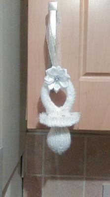 white dummy pram charm
<p>made this one for a friend sister who is due to have baby girl in 6 months time.&nbsp;</p>
