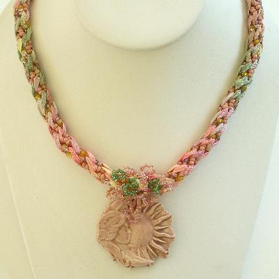 Pink Ceramic Sun Kumihimo Pendant
<p>The kumihimo rope is a mix of pink beads,ribbon, and satin cord.</p>
Keywords: kumihimo sun pink